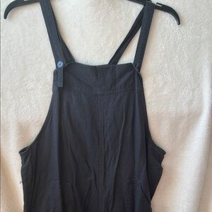 Universal threads Black adjustable straps Overalls size small